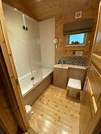 Hollybush Lodges