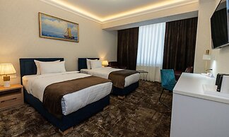 Garnet Mir Hotel