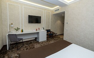 Garnet Mir Hotel