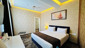 Garnet Mir Hotel