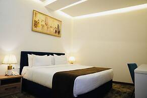 Garnet Mir Hotel