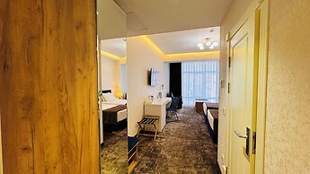 Garnet Mir Hotel