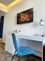 Garnet Mir Hotel