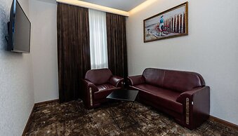 Garnet Mir Hotel