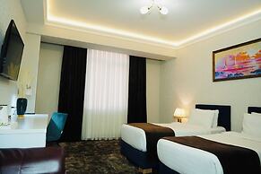 Garnet Mir Hotel