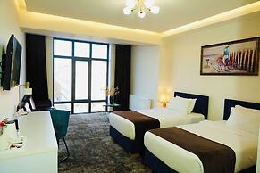 Garnet Mir Hotel