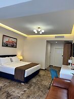 Garnet Mir Hotel
