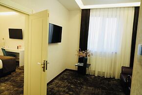 Garnet Mir Hotel