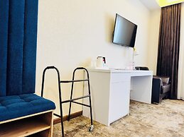 Garnet Mir Hotel