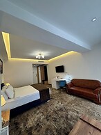 Garnet Mir Hotel