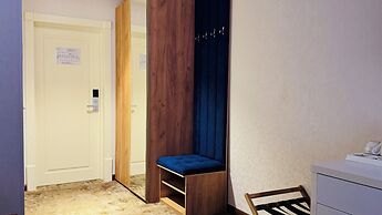Garnet Mir Hotel