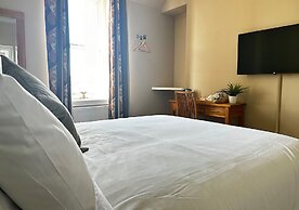 Station Lounge & Rooms
