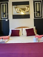 Petek Hotel