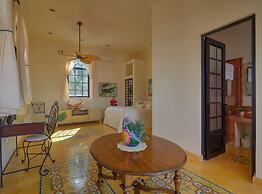 Casa Oasis Guest House and Spa