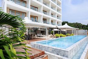 Elite Atoll Beachfront Hotel