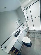 Stunning 2-bed Apartment in Crawley