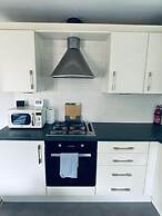 Stunning 2-bed Apartment in Crawley