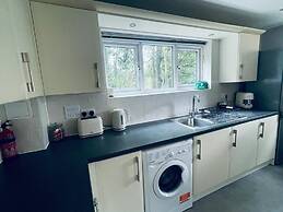 Stunning 2-bed Apartment in Crawley
