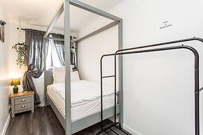 Immaculate 2-bed Apartment in Dagenham