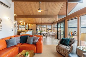 Oceanfront w/ Game Room, Fire Pit, Panoramic Views Angels Landing by A