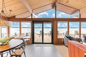 Oceanfront w/ Game Room, Fire Pit, Panoramic Views Angels Landing by A