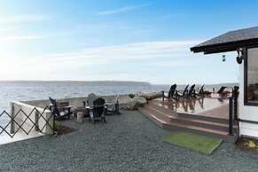 Oceanfront w/ Game Room, Fire Pit, Panoramic Views Angels Landing by A