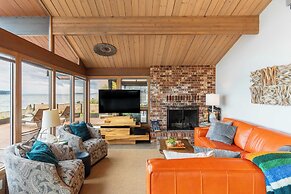Oceanfront w/ Game Room, Fire Pit, Panoramic Views Angels Landing by A