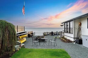 Oceanfront w/ Game Room, Fire Pit, Panoramic Views Angels Landing by A