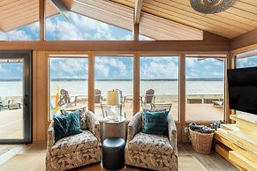 Oceanfront w/ Game Room, Fire Pit, Panoramic Views Angels Landing by A