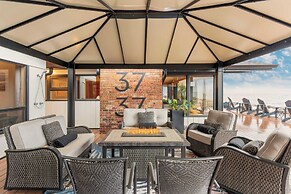 Oceanfront w/ Game Room, Fire Pit, Panoramic Views Angels Landing by A