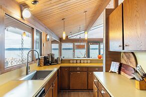 Oceanfront w/ Game Room, Fire Pit, Panoramic Views Angels Landing by A