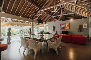 Maylie Bali Villa & Bungalow