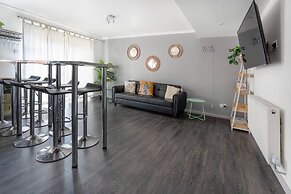Get Away Home With Hot Tub Sleeps 6