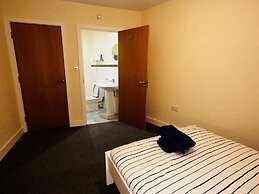 Stunning 5-bed House in Peterborough, Host 15 g