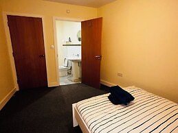 Stunning 5-bed House in Peterborough, Host 15 g