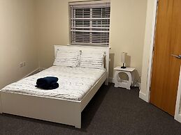 Stunning 5-bed House in Peterborough, Host 15 g