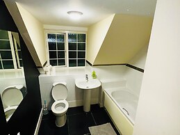 Stunning 5-bed House in Peterborough, Host 15 g