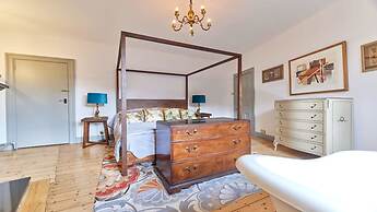 Host Stay Peacock House