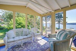 Cozy Langley Retreat: Water Views & Beach Access