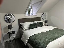 Studio - Sleeps 2 - Parking - Wifi