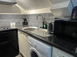 Studio - Sleeps 2 - Parking - Wifi
