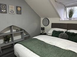 Studio - Sleeps 2 - Parking - Wifi