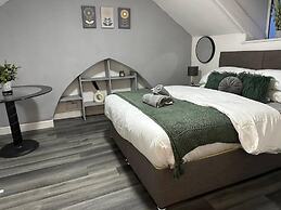 Studio - Sleeps 2 - Parking - Wifi