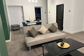 House - Sleeps 5 - Garden - Parking