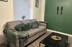 House - Sleeps 5 - Garden - Parking