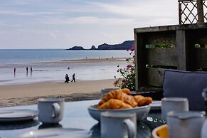 Penrose - Beach House With Direct Beach Access