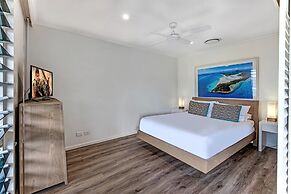 Poinciana Lodges -Ocean Views