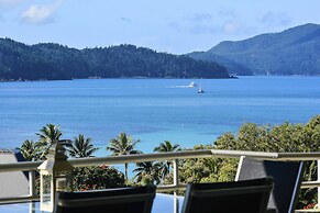 Poinciana Lodges -Ocean Views