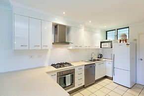 Poinciana Lodges -Ocean Views