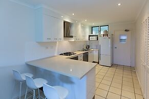 Poinciana Lodges -Ocean Views